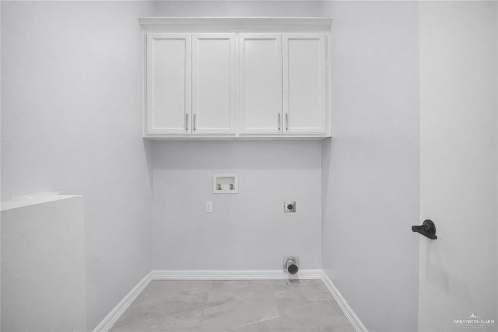 607 North 9th Street Alamo, TX 78516 - Photo 15 of 24 a view of an empty room