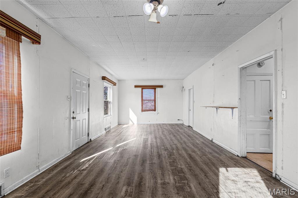 8621 Martony Lane Berkeley, MO 63134 - Photo 11 of 38