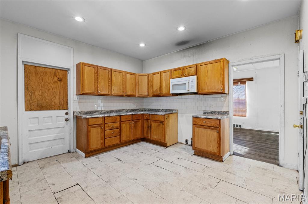 8621 Martony Lane Berkeley, MO 63134 - Photo 13 of 38