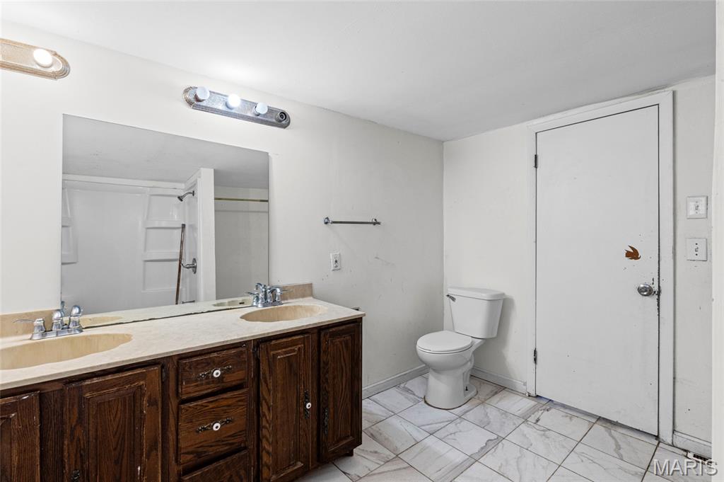 8621 Martony Lane Berkeley, MO 63134 - Photo 16 of 38