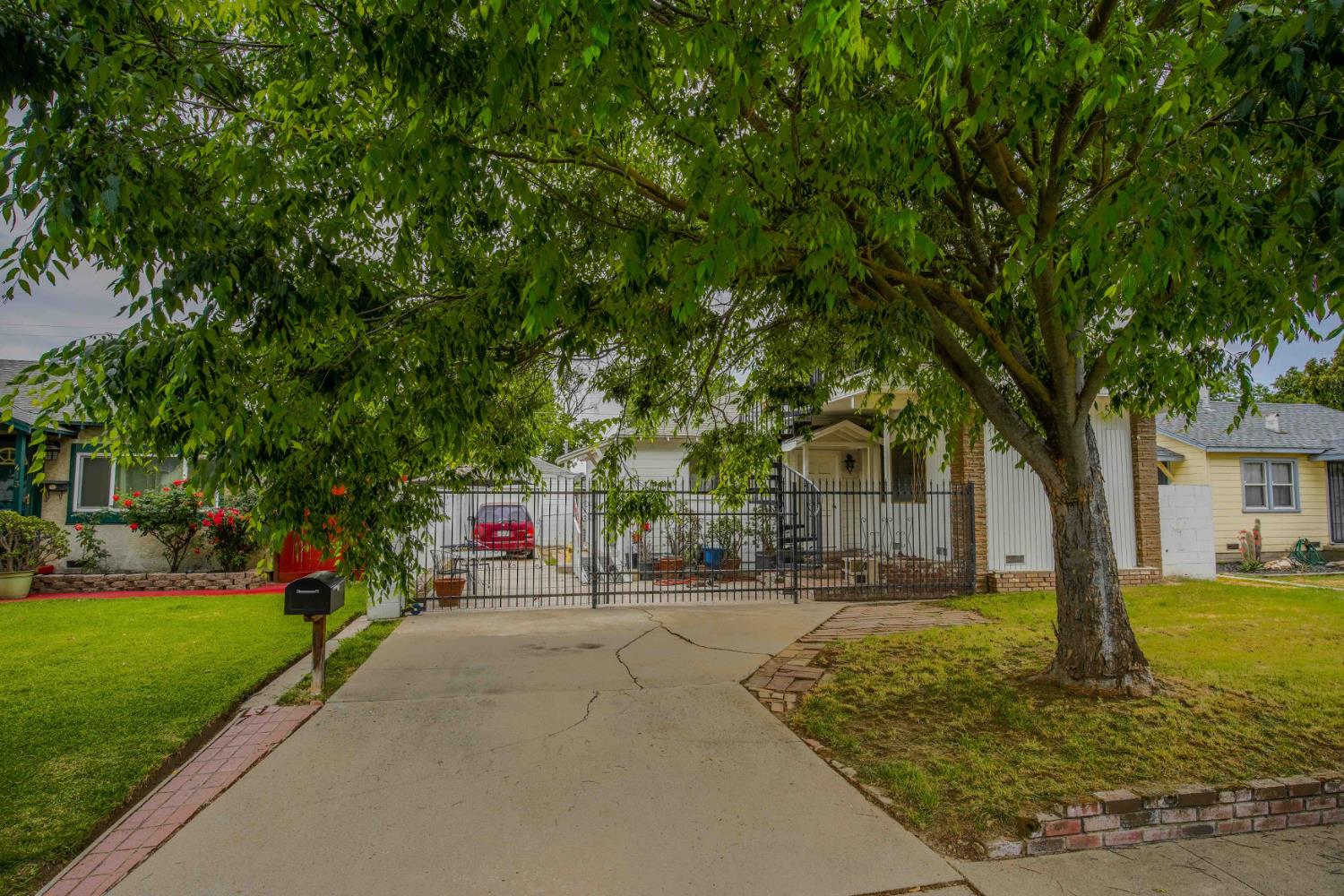 417 Maple Street Modesto, CA 95351 - Photo 2 of 11