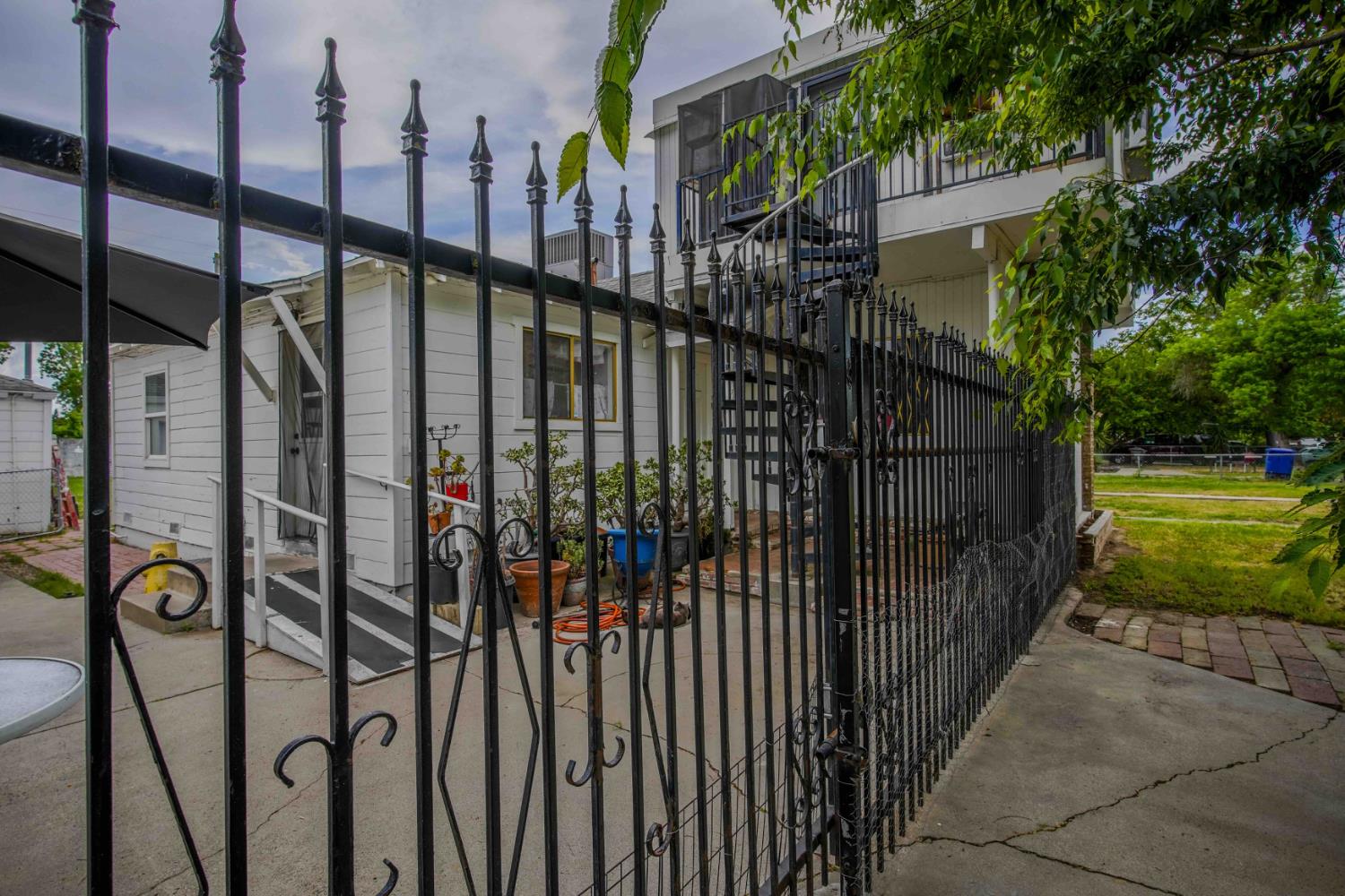 417 Maple Street Modesto, CA 95351 - Photo 3 of 11