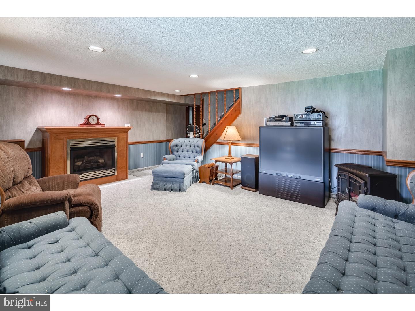 12801 Elnora Road Philadelphia, PA 19154 - Photo 15 of 25