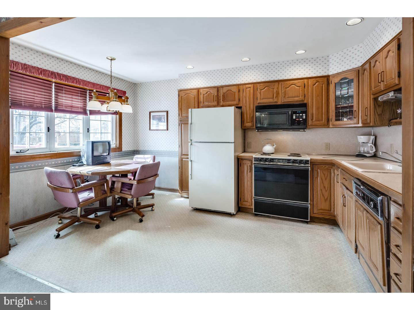 12801 Elnora Road Philadelphia, PA 19154 - Photo 9 of 25