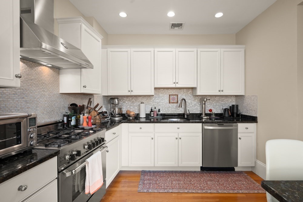 8 Colbourne Crescent, Unit 3 Brookline, MA 02445 - Photo 8 of 42