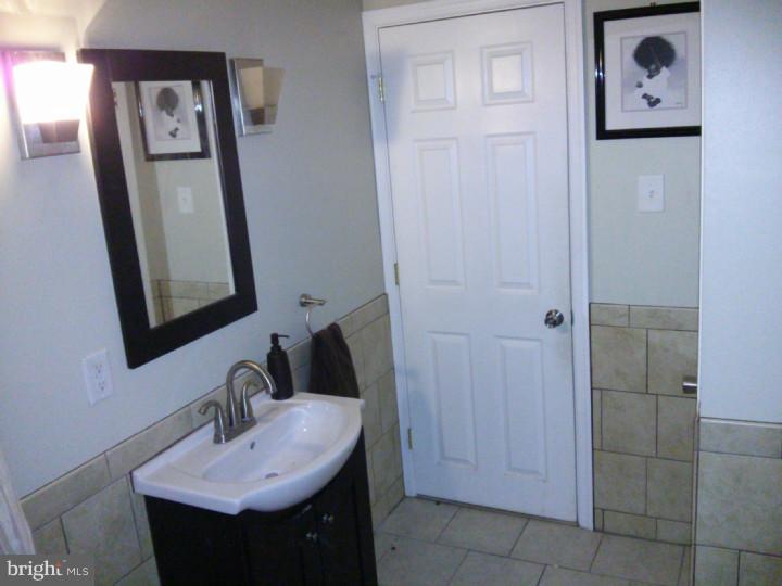 1913 Ashley Road Philadelphia, PA 19138 - Photo 11 of 25 Bathroom