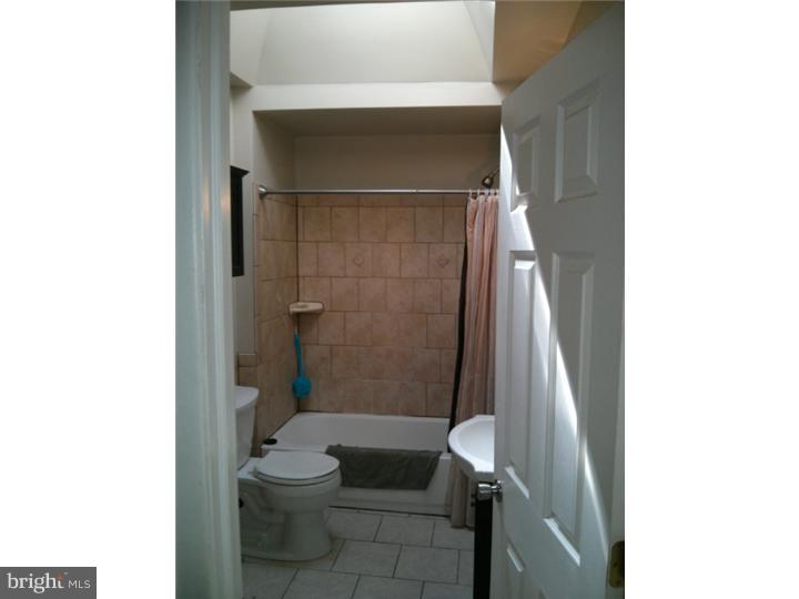 1913 Ashley Road Philadelphia, PA 19138 - Photo 14 of 25 Bathroom