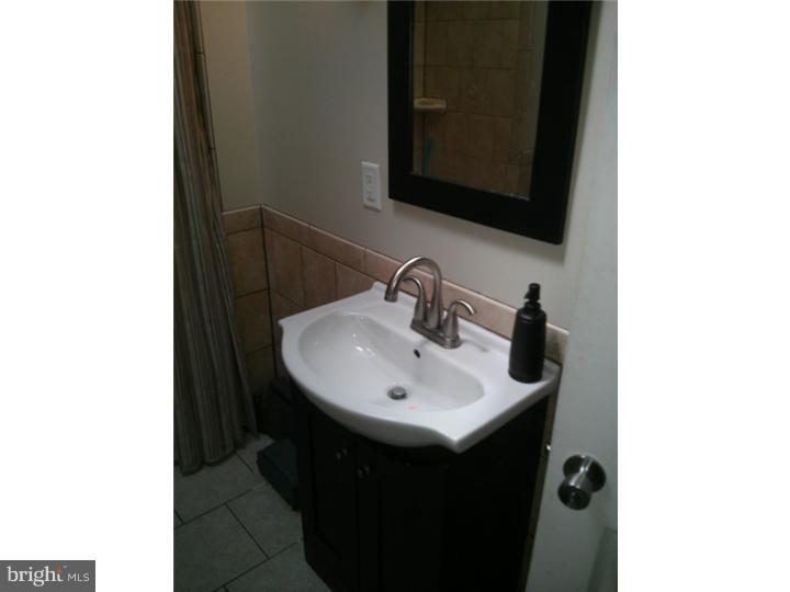 1913 Ashley Road Philadelphia, PA 19138 - Photo 15 of 25 Bathroom