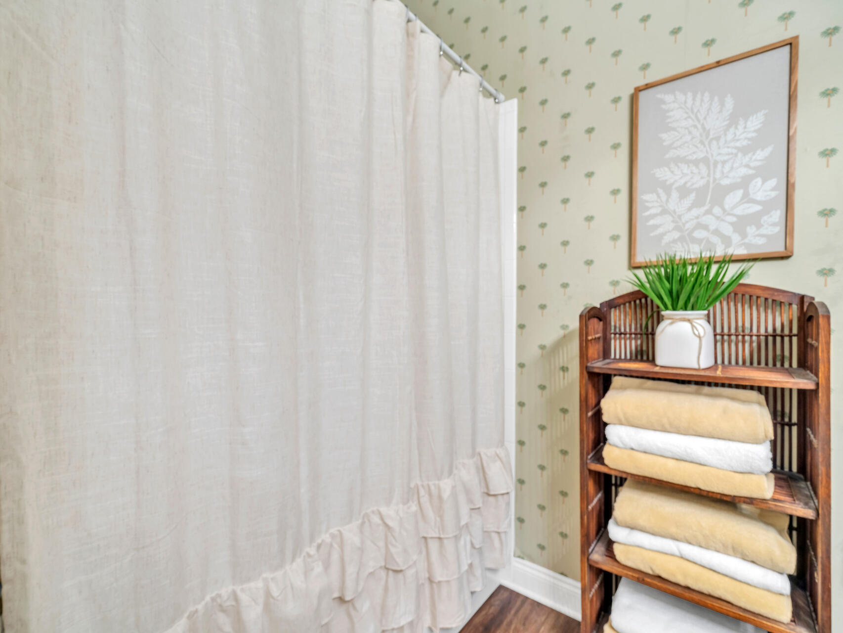 4497 Clipper Cove Destin, FL 32541 - Photo 20 of 44 a living room with furniture and a potted plant