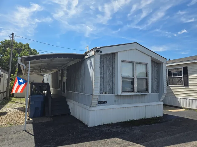 a view of back yard of the house