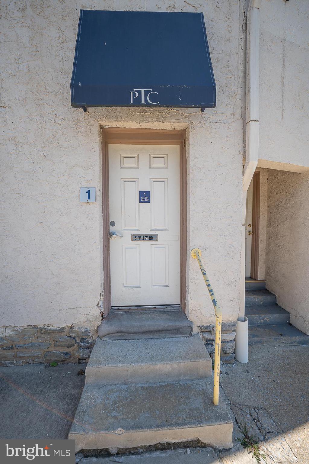 1 South Valley Road, Unit 201 Paoli, PA 19301 - Photo 20 of 26 Shared Entry