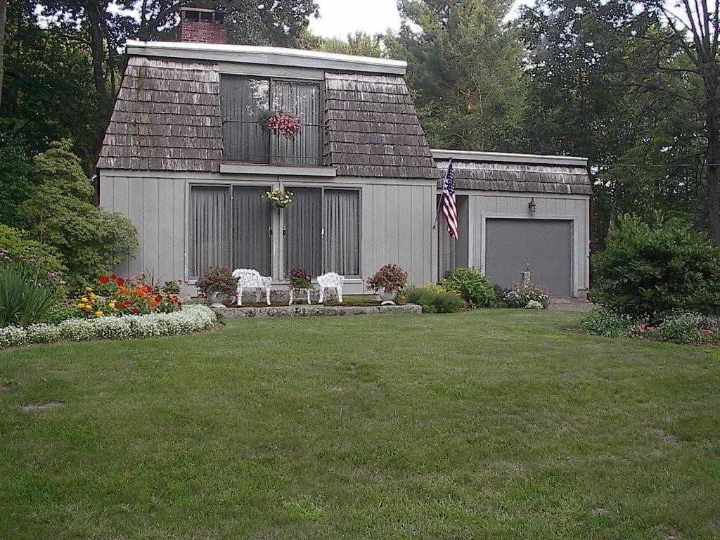 15 Thomas Street Rochester, NH 03867 - Photo 1 of 18