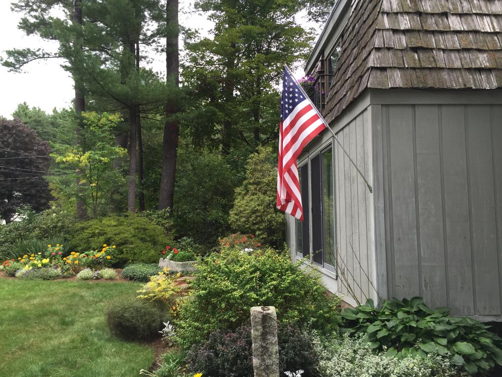 15 Thomas Street Rochester, NH 03867 - Photo 2 of 18