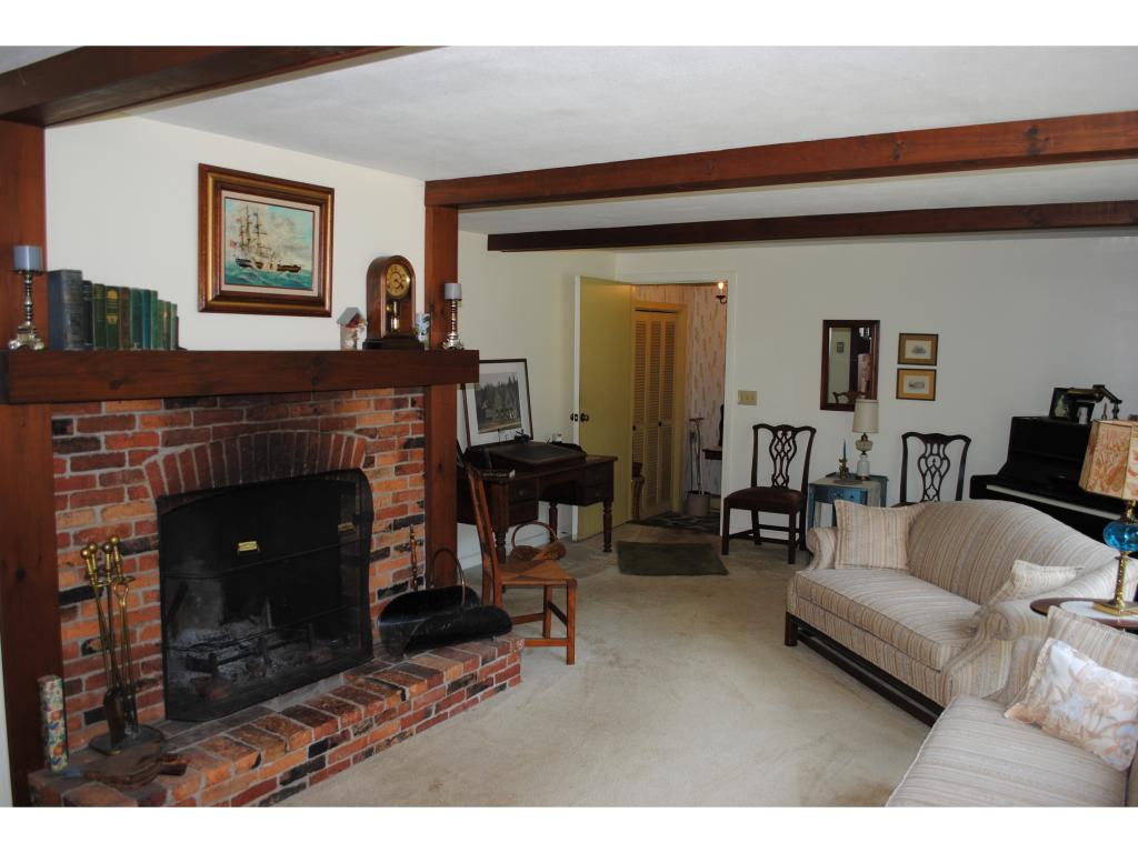 15 Thomas Street Rochester, NH 03867 - Photo 9 of 18
