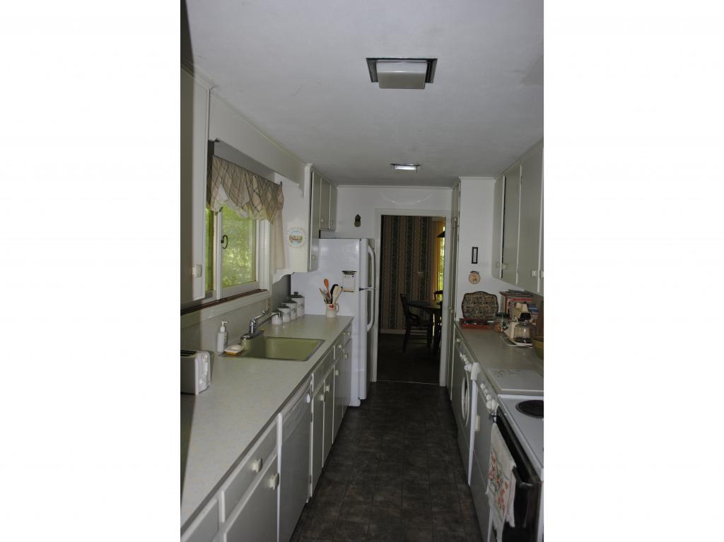 15 Thomas Street Rochester, NH 03867 - Photo 10 of 18