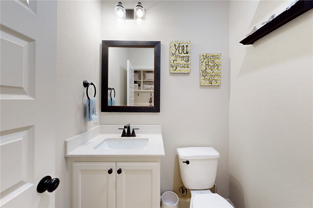 3425 Dovecote Way Bryan, TX 77808 - Photo 20 of 27 1/2 bath off Mud Hall