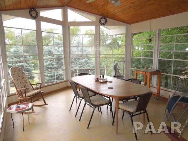 1500 West Queens Court Road Peoria, IL 61614 - Photo 2 of 15 Gallery Image 2