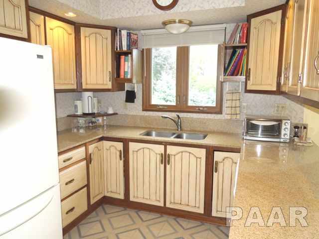 1500 West Queens Court Road Peoria, IL 61614 - Photo 6 of 15 Gallery Image 6