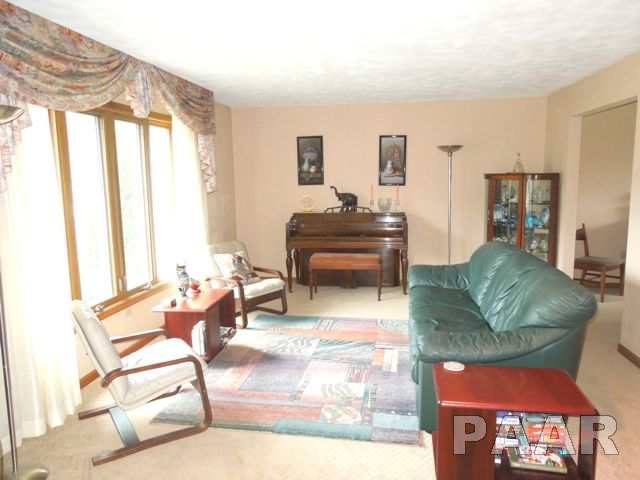 1500 West Queens Court Road Peoria, IL 61614 - Photo 8 of 15 Gallery Image 8