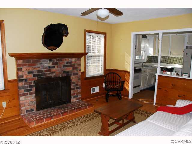 1813 Murdoch Road Richmond, VA 23229 - Photo 5 of 10 Den/Family/Great Room