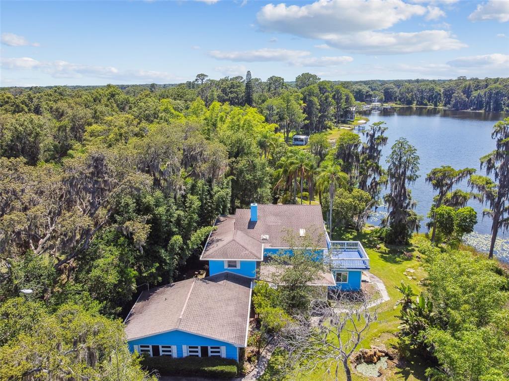 a picture of city view with lake view