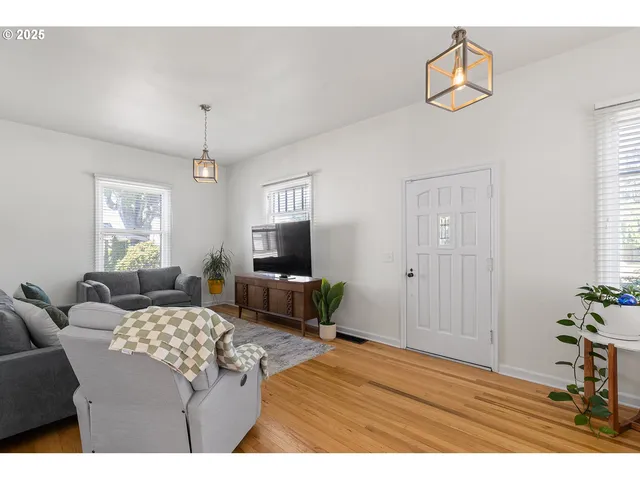 $634,999 | 924 Northeast 3rd Avenue, Camas, WA 98607