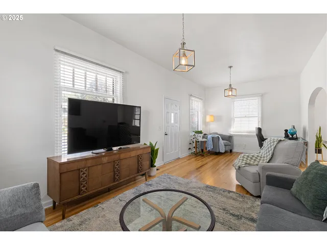 $634,999 | 924 Northeast 3rd Avenue, Camas, WA 98607