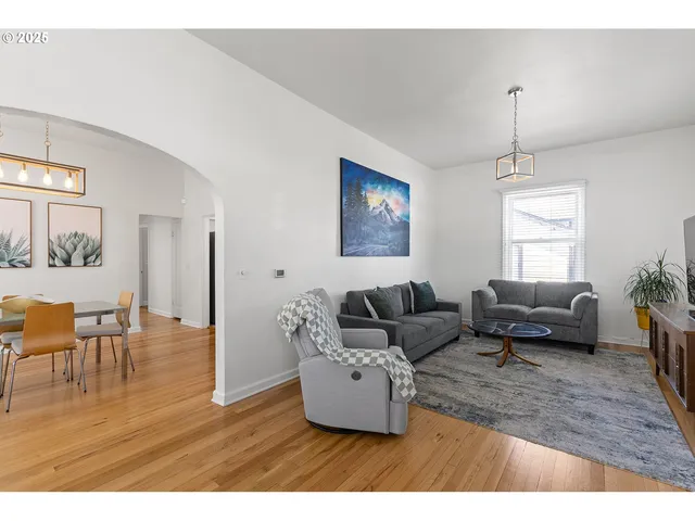 $634,999 | 924 Northeast 3rd Avenue, Camas, WA 98607