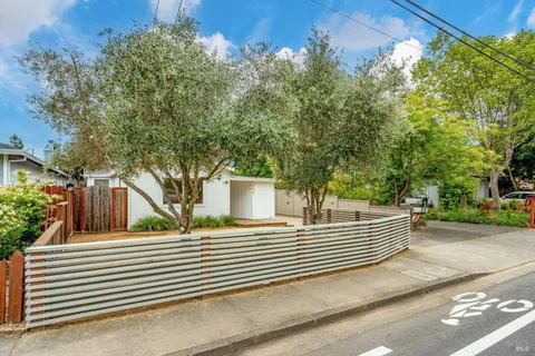 $699,000 | 259 West MacArthur Street, Sonoma, CA 95476
