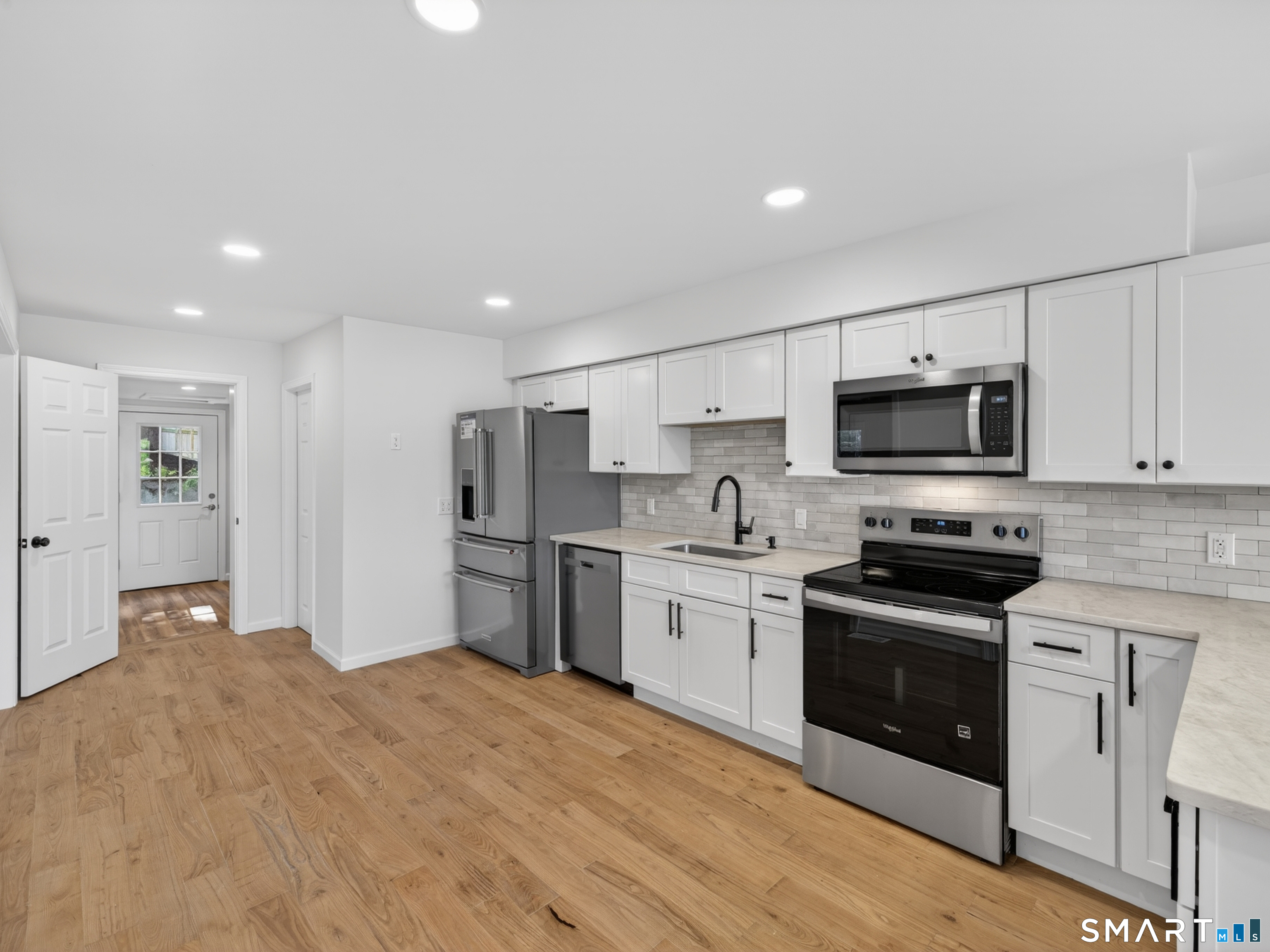 205 Flanders Road East Lyme, CT 06357 - Photo 7 of 39 Gallery Image 7