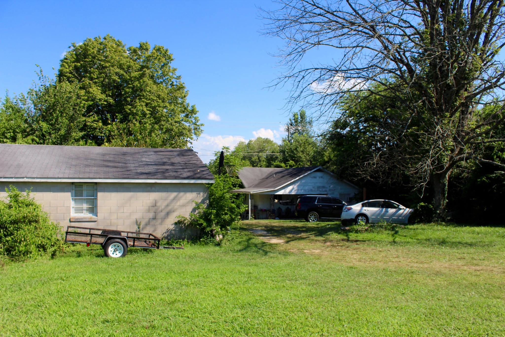 10121 Rutledge Pike Corryton, TN 37721 - Photo 3 of 11 a front view of a house with garden