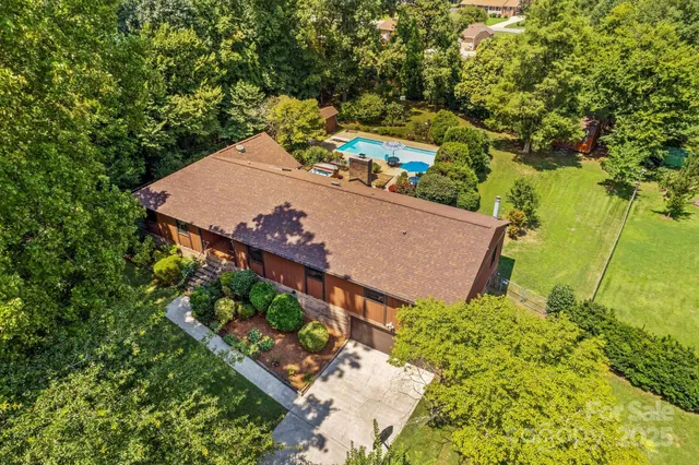 view of a back yard with an outdoor space