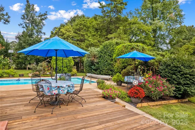 a view of outdoor space yard and outdoor seating