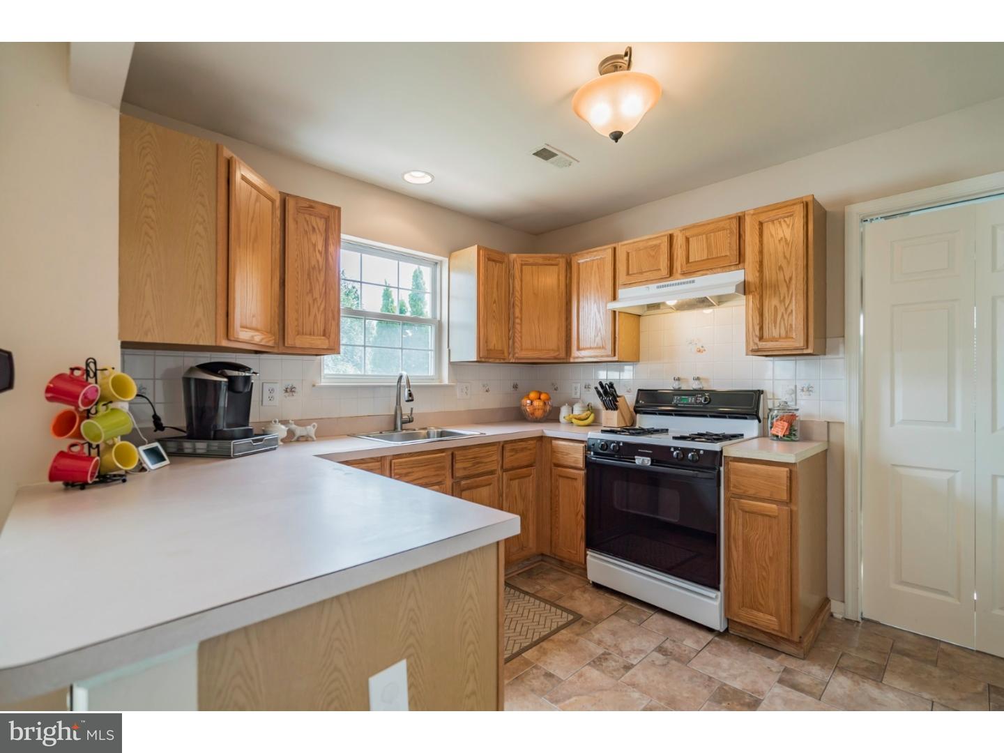 3 Shawnee Trail Burlington, NJ 08016 - Photo 5 of 22 Kitchen