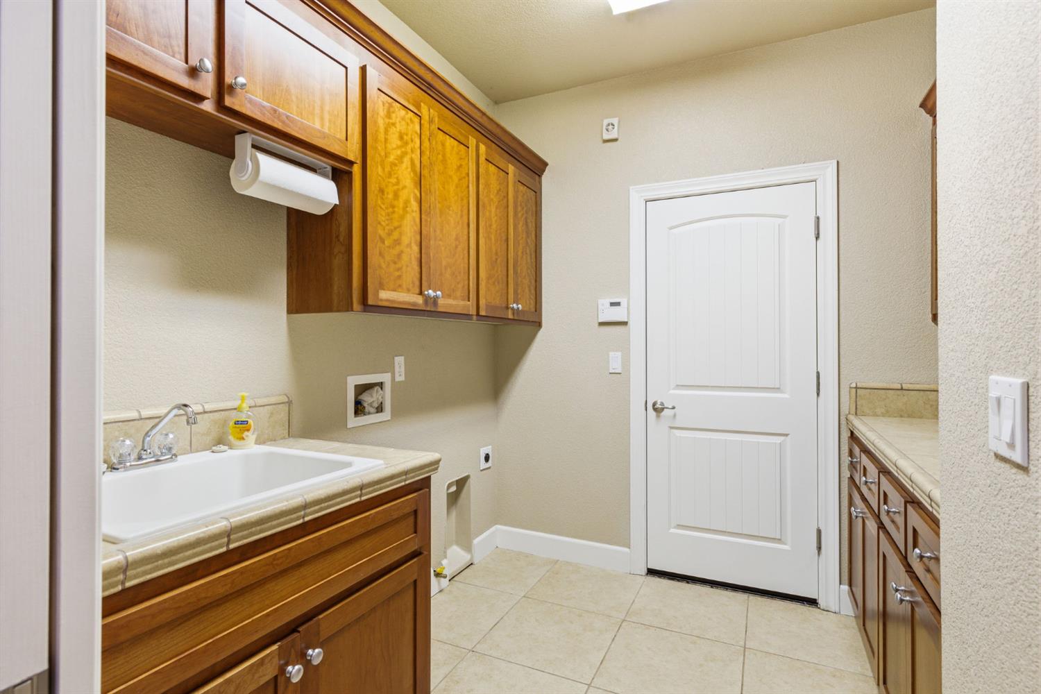 4550 Newtown Road Placerville, CA 95667 - Photo 35 of 43 Guest house laundry room