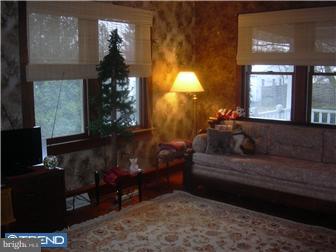 705 South County Line Road Telford, PA 18969 - Photo 7 of 12 Living Room