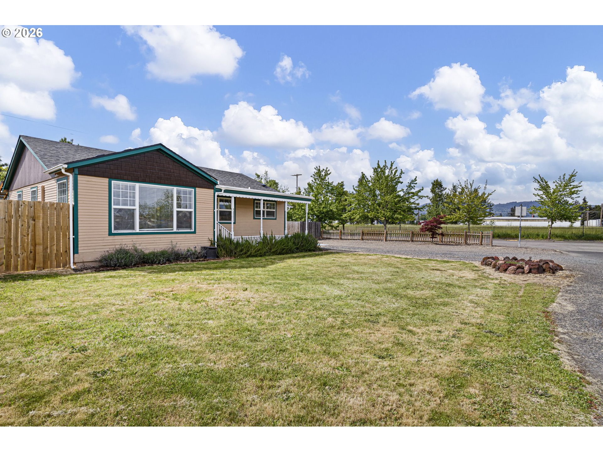 694 32nd Street Springfield, OR 97478 - Photo 2 of 40