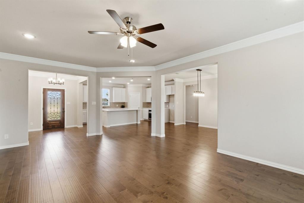 113 Cooper Court Springtown, TX 76082 - Photo 8 of 40