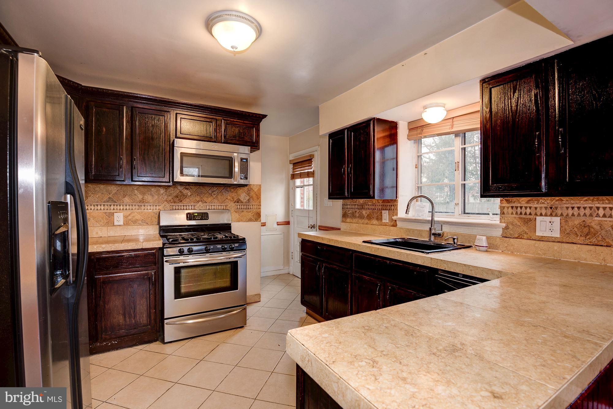 6006 Craig Street Springfield, VA 22150 - Photo 11 of 29 Kitchen