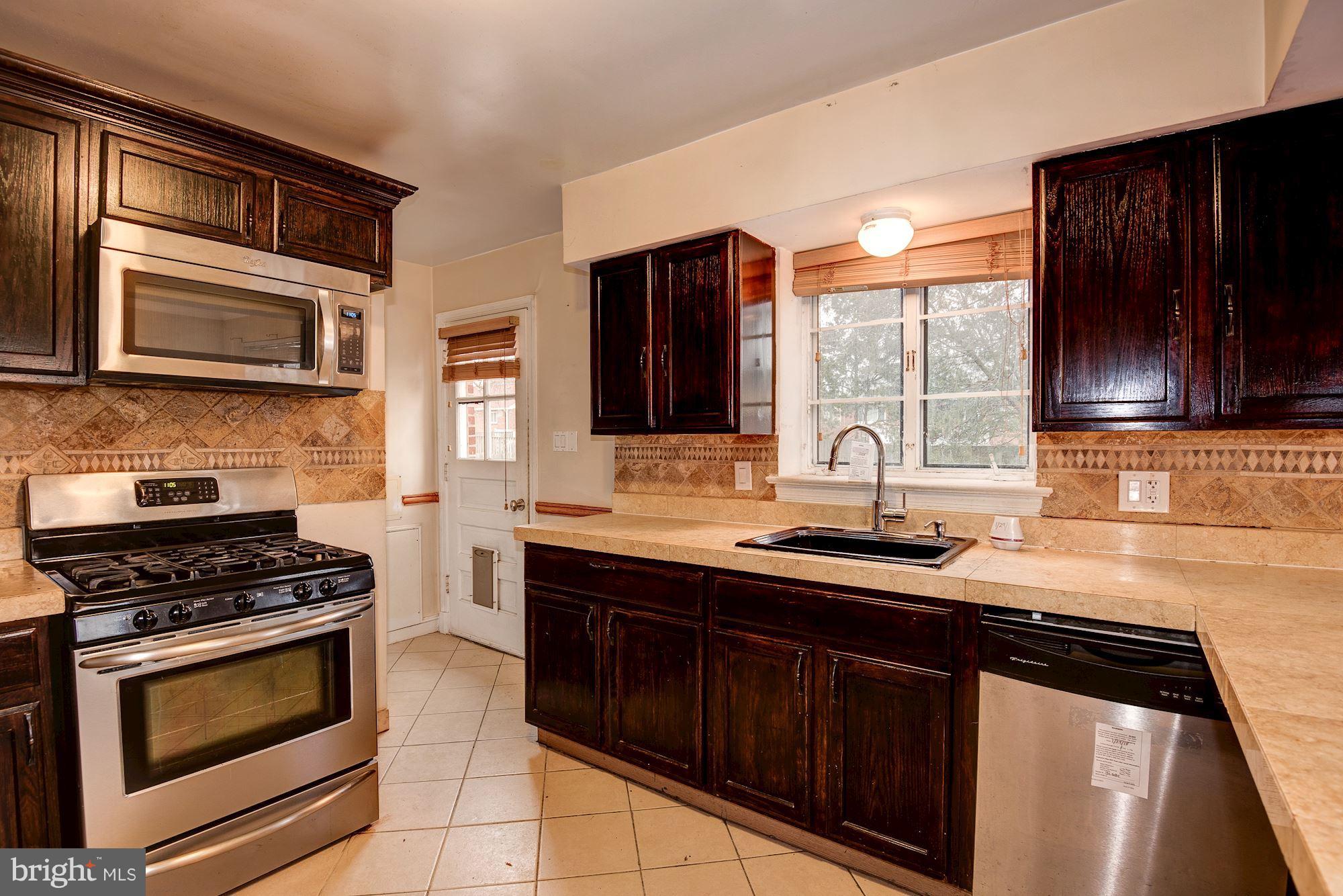6006 Craig Street Springfield, VA 22150 - Photo 12 of 29 Kitchen