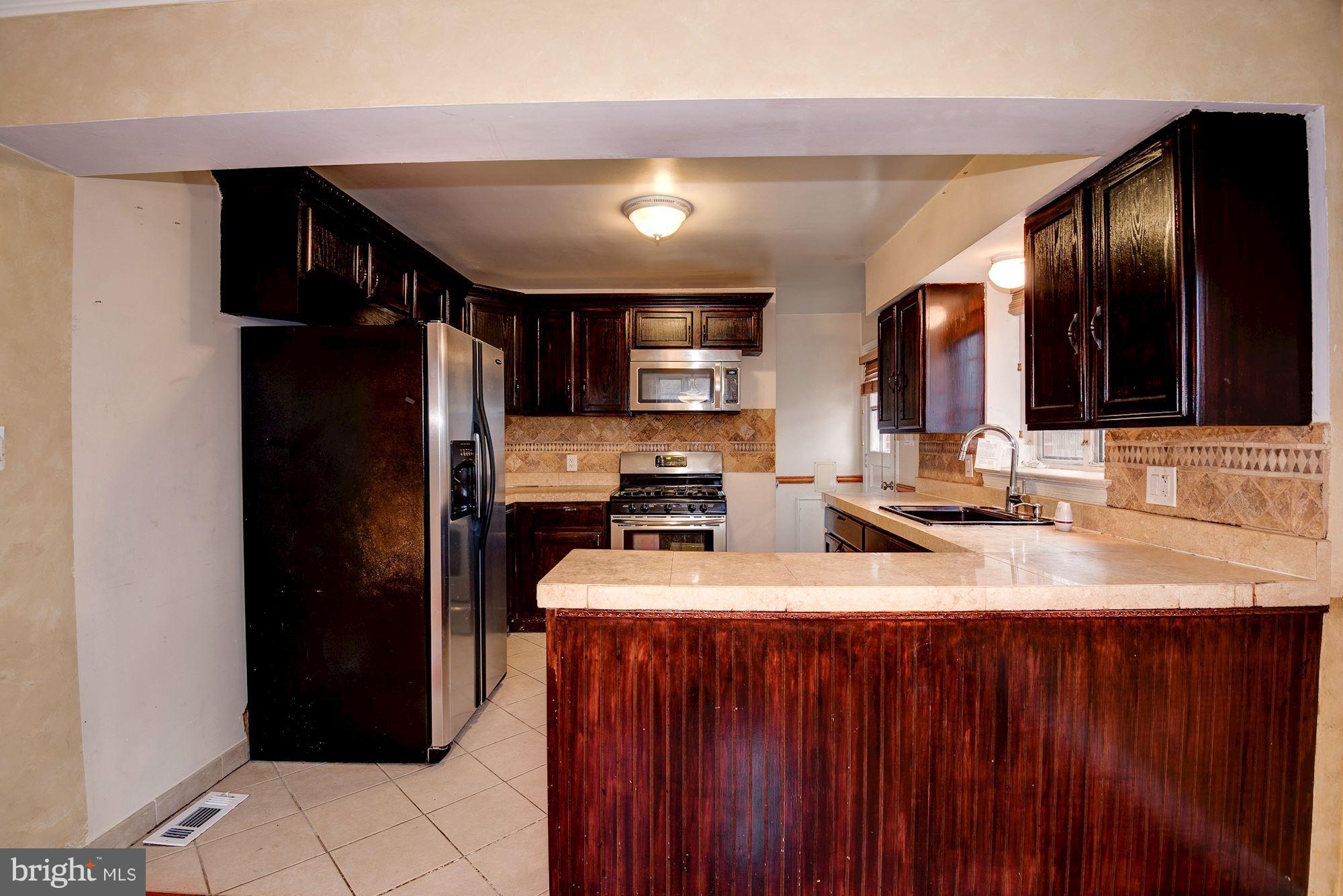 6006 Craig Street Springfield, VA 22150 - Photo 10 of 29 Kitchen