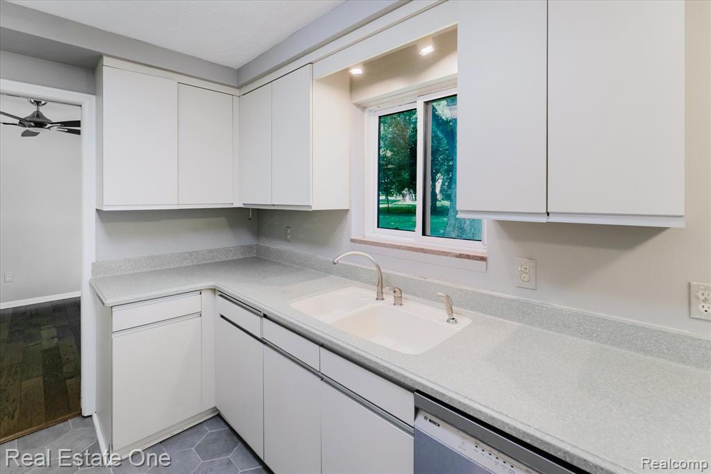 2270 Kingsford Road Rochester Hills, MI 48309 - Photo 12 of 43