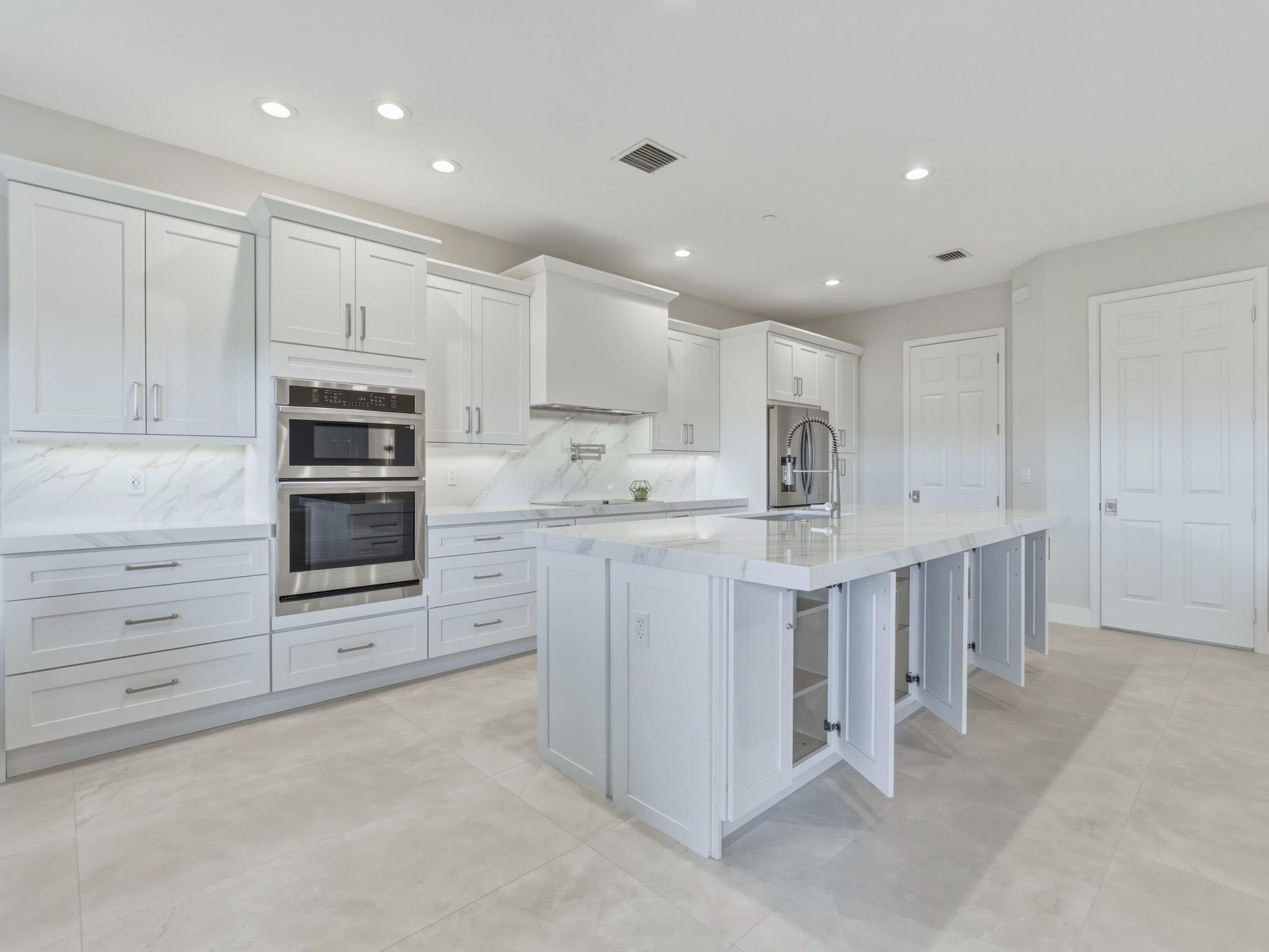 34 Lancaster Road Boynton Beach, FL 33426 - Photo 2 of 57 Kitchen Breakfast Bar Cabinetry