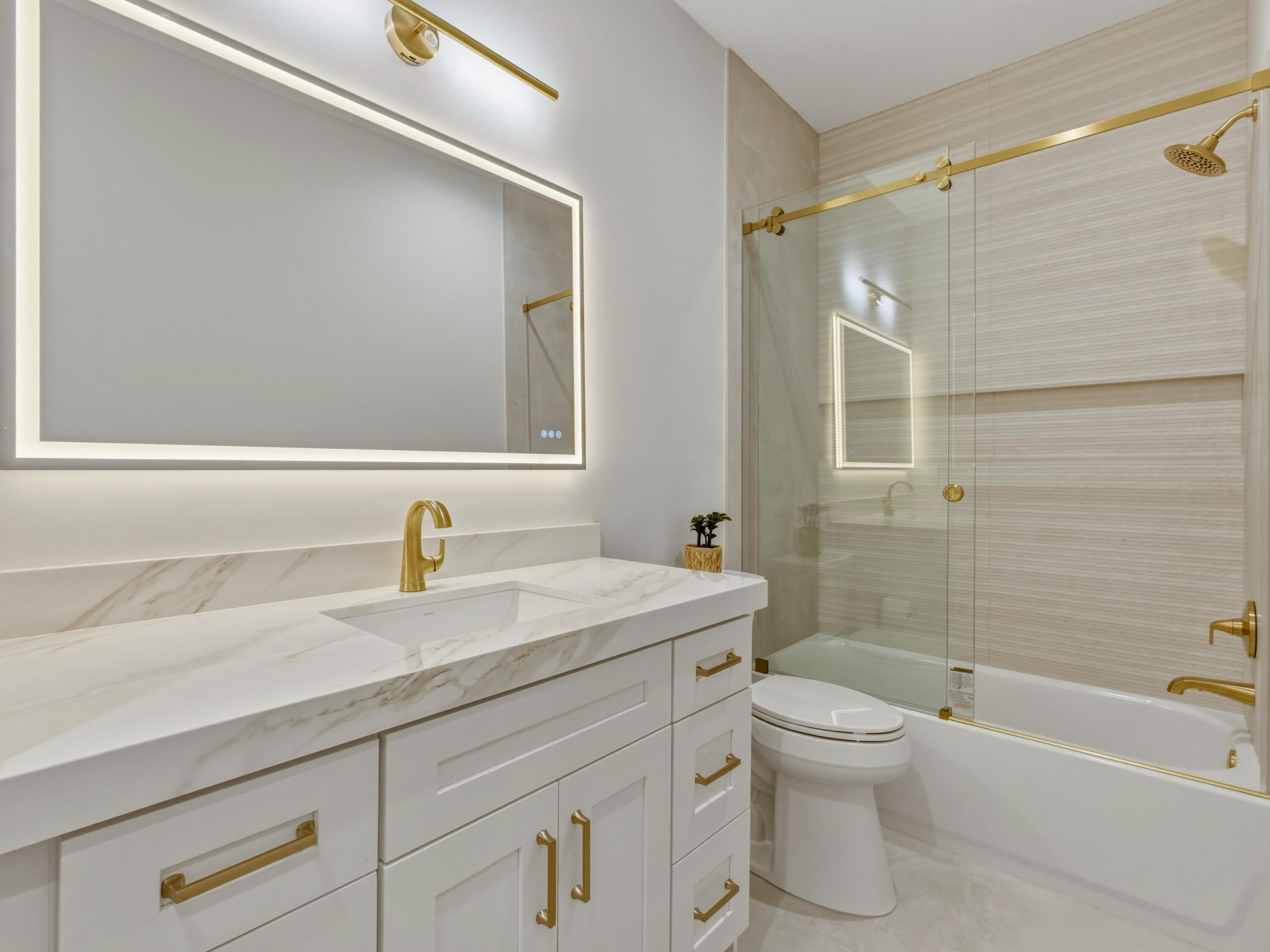 34 Lancaster Road Boynton Beach, FL 33426 - Photo 24 of 57 Guest Bathroom