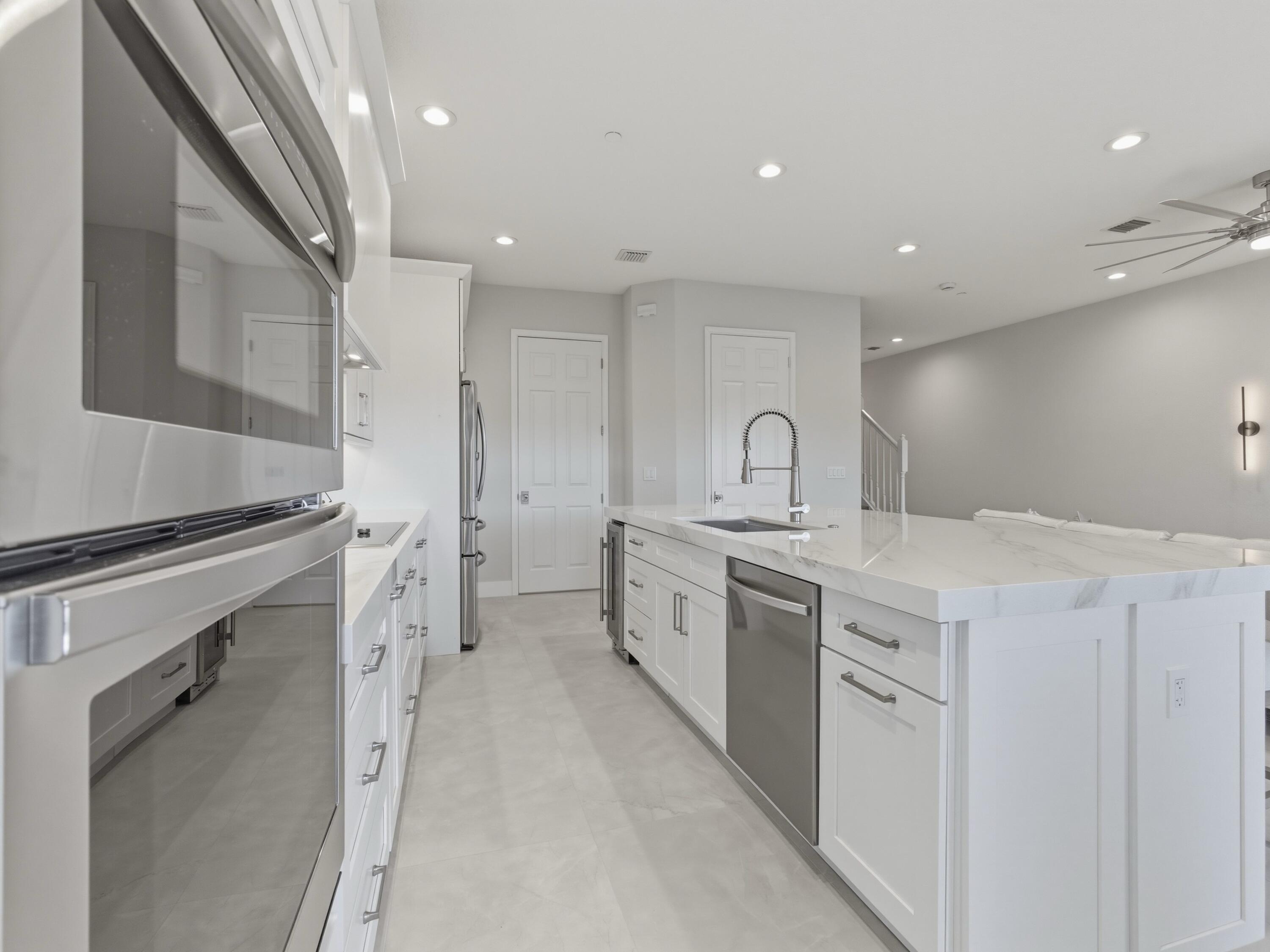 34 Lancaster Road Boynton Beach, FL 33426 - Photo 6 of 57 Kitchen