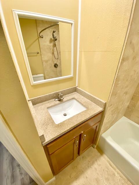 605 Colonial Drive, Unit 5 Fort Walton Beach, FL 32547 - Photo 18 of 31 a bathroom with a sink and a bathtub