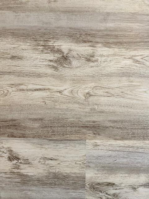 605 Colonial Drive, Unit 5 Fort Walton Beach, FL 32547 - Photo 22 of 31 a bathroom with a bathtub