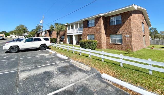 605 Colonial Drive, Unit 5 Fort Walton Beach, FL 32547 - Photo 30 of 31 a view of a house with a yard