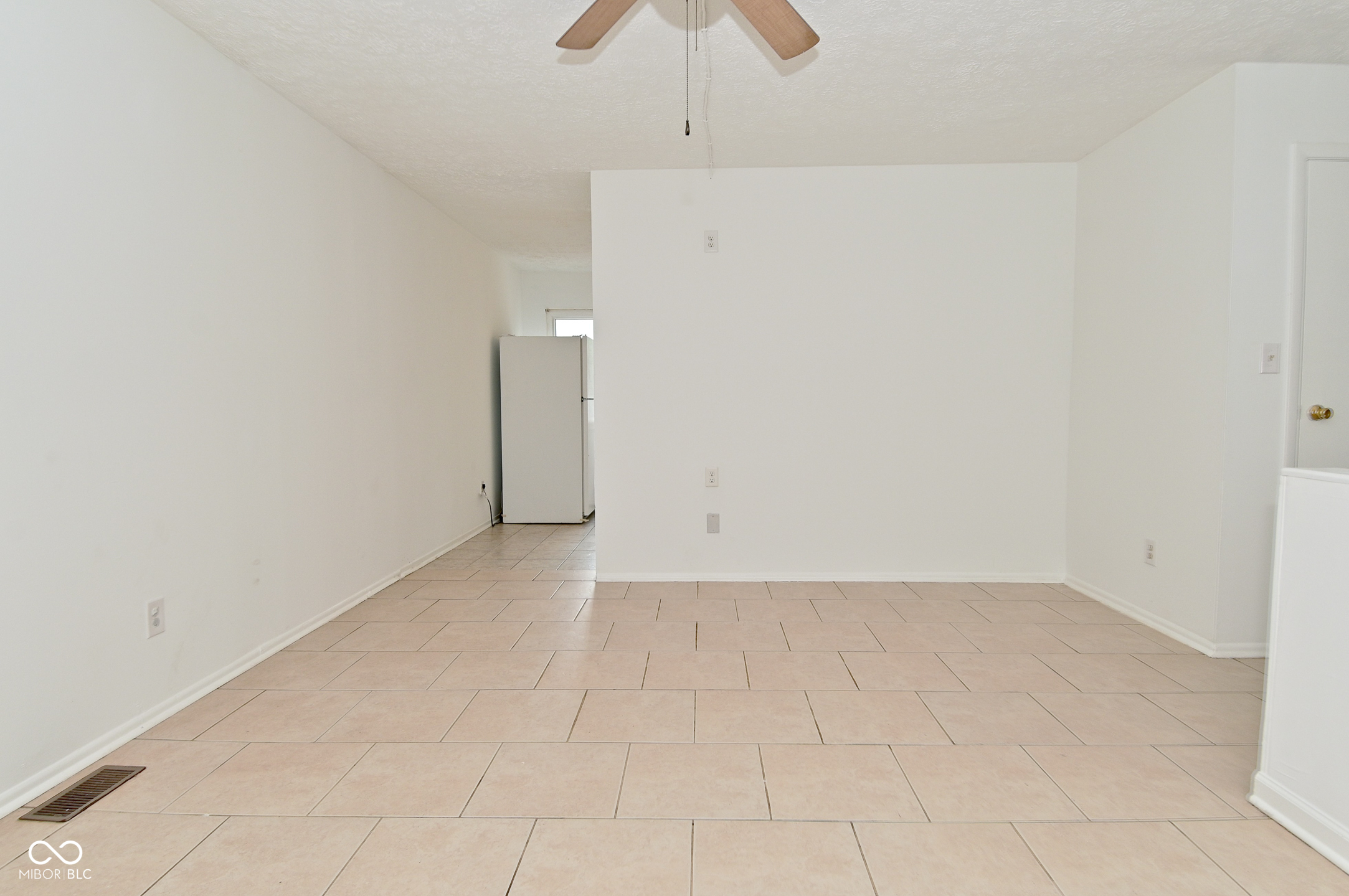 10012 Ridgefield Drive Indianapolis, IN 46235 - Photo 8 of 40 Gallery Image 8