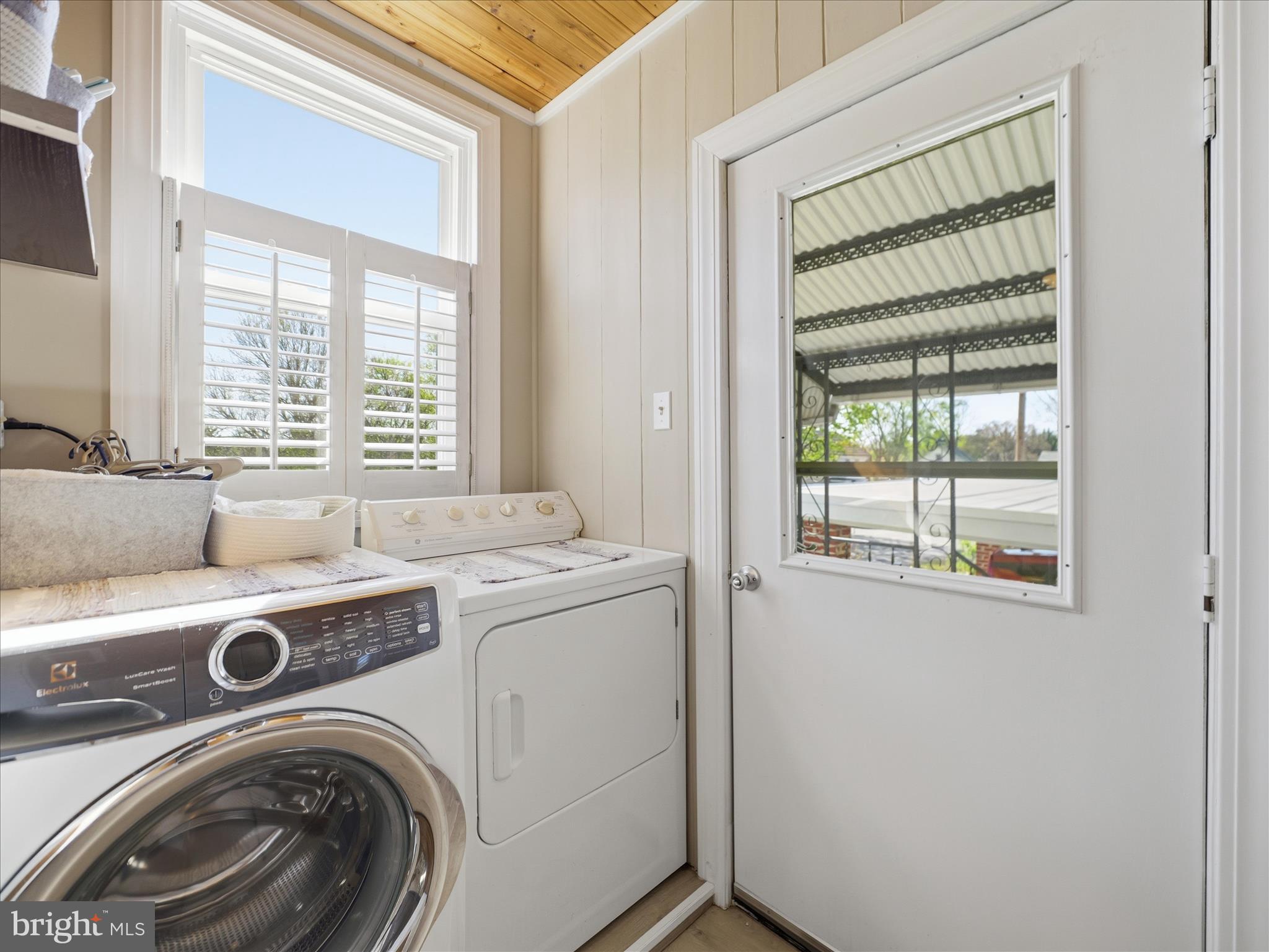 14 South High Street Funkstown, MD 21734 - Photo 17 of 33 a utility room with dryer and washer